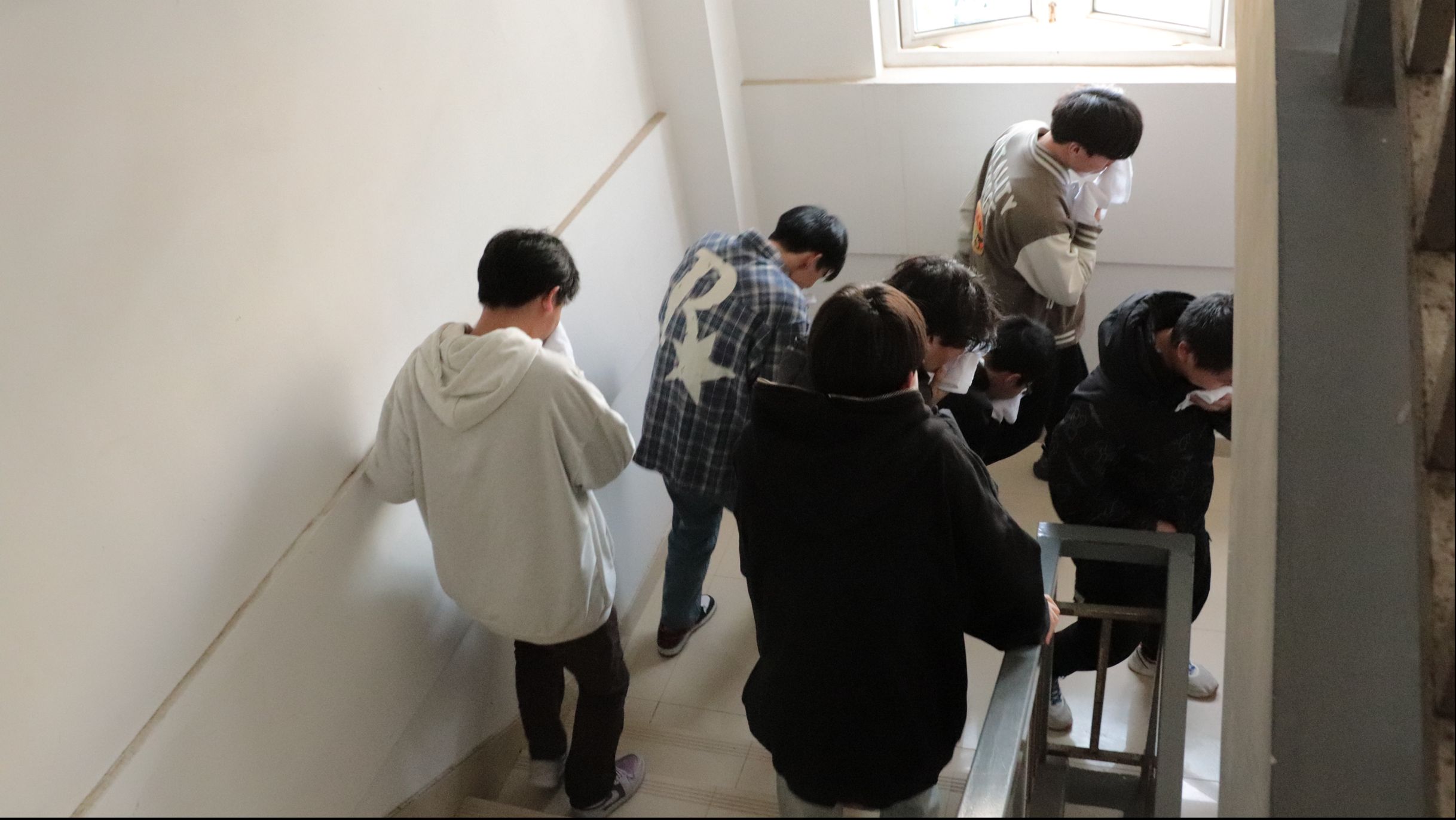 我校开展消防应急演练