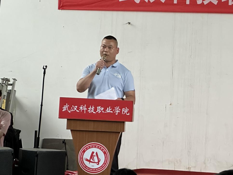 我校举办2022-2023学年“五四”表彰大会暨文艺汇演
