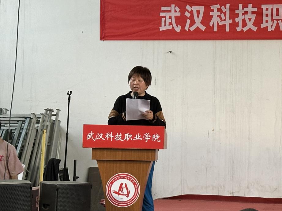 我校举办2022-2023学年“五四”表彰大会暨文艺汇演