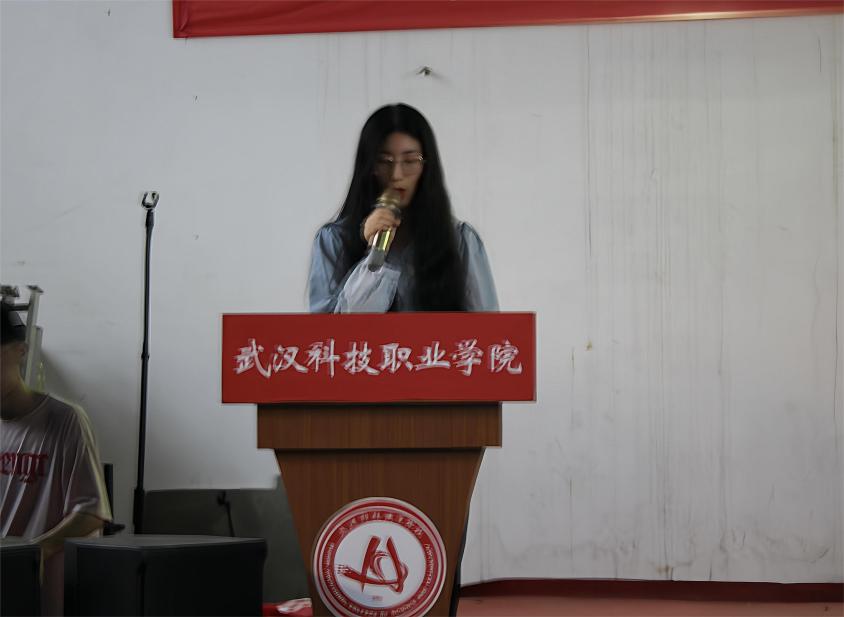 我校举办2022-2023学年“五四”表彰大会暨文艺汇演