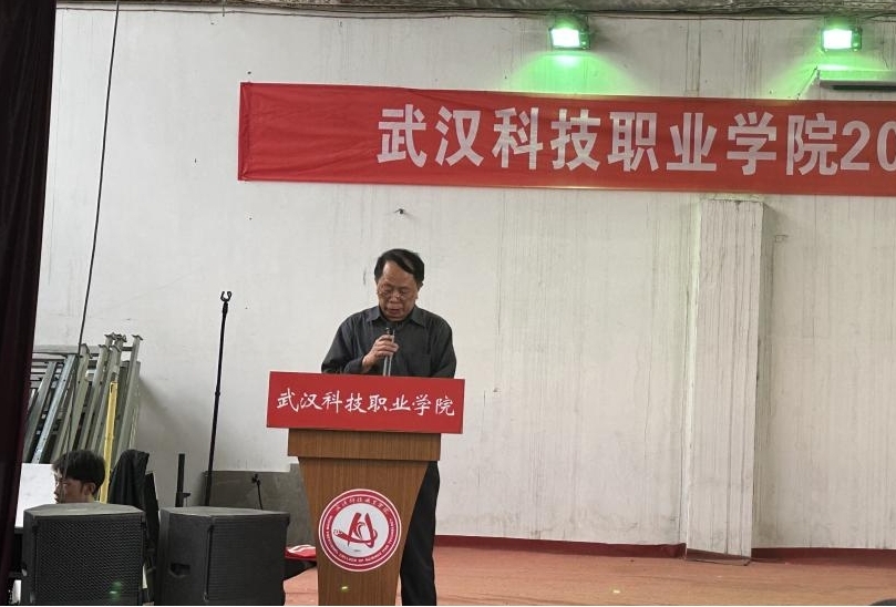 我校举办2022-2023学年“五四”表彰大会暨文艺汇演
