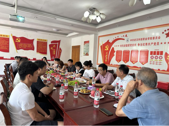 世界杯官网召开“躬耕教坛，强国有我”教师节座谈会