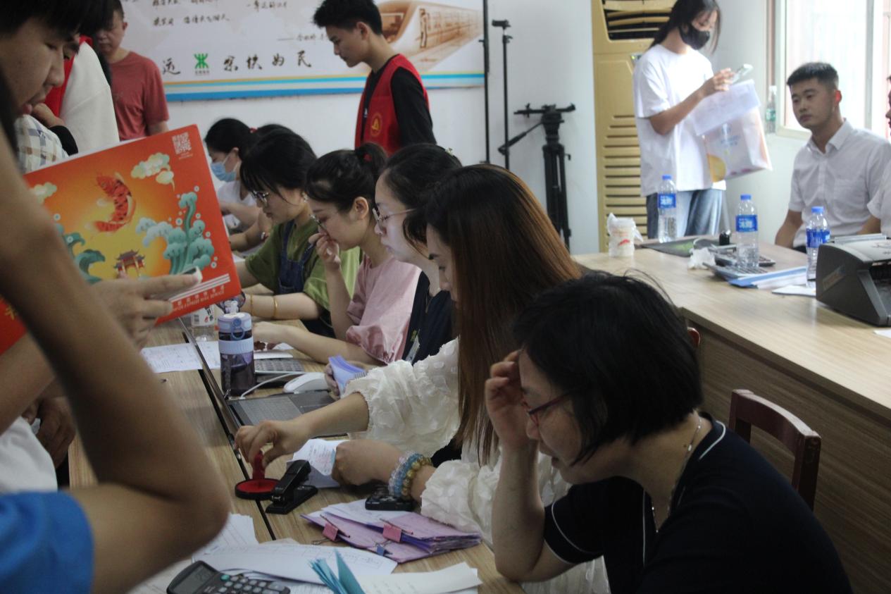 我校顺利开展迎接2023级新生报道工作