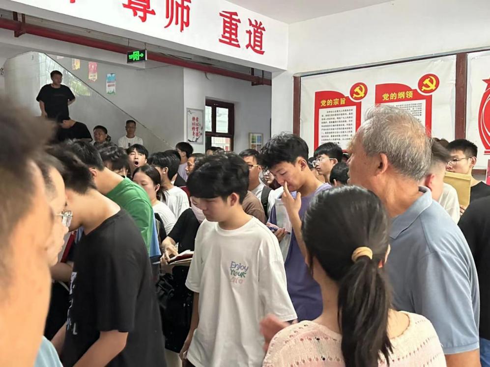 我校顺利开展迎接2023级新生报道工作