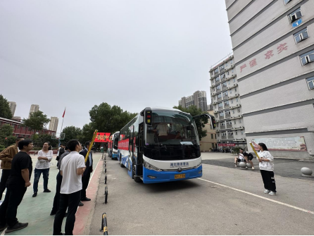武科职学子开启新征程：世界杯官网欢送学生赴企业实习就业！