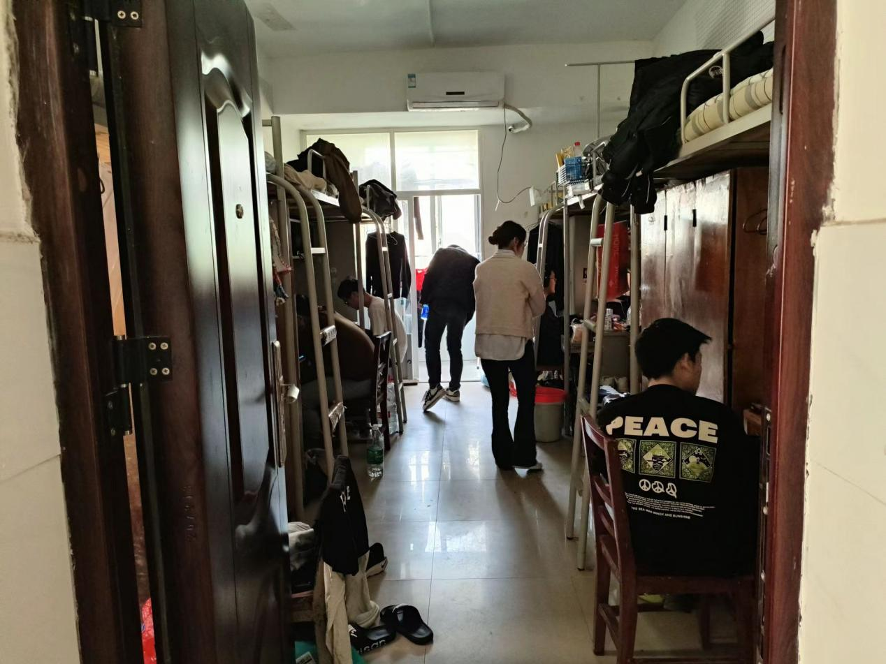我校多部门联合入寝开展安全检查工作