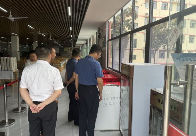 武汉市教育局领导实地指导我校开学迎新准备工作