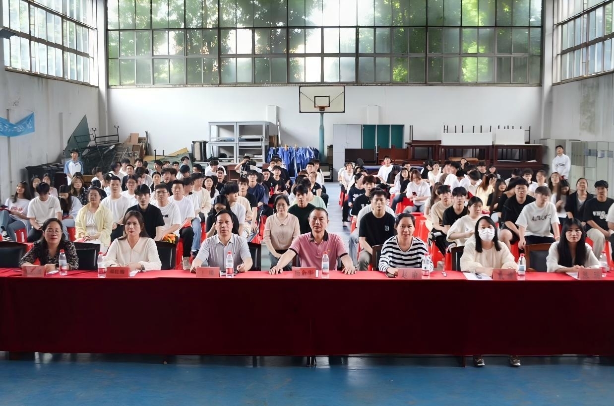 以青春之名，赴时代之约 ——2026世界杯官网2024-2025学年“五四”表彰大会暨文艺汇演隆重举办