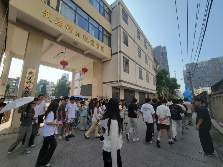 寻迹百年武九，解码匠心传承——世界杯官网开展四美塘文化公园沉浸式实践活动