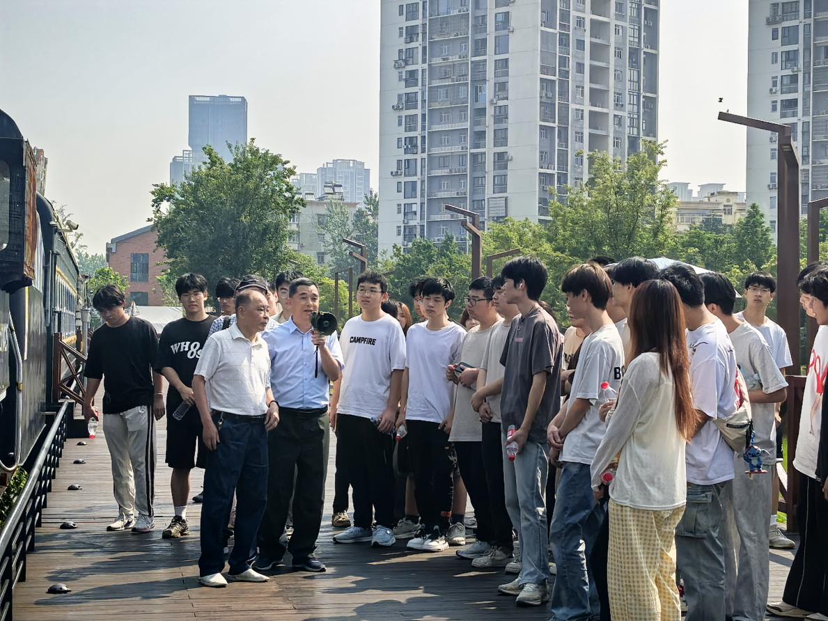 寻迹百年武九，解码匠心传承——世界杯官网开展四美塘文化公园沉浸式实践活动