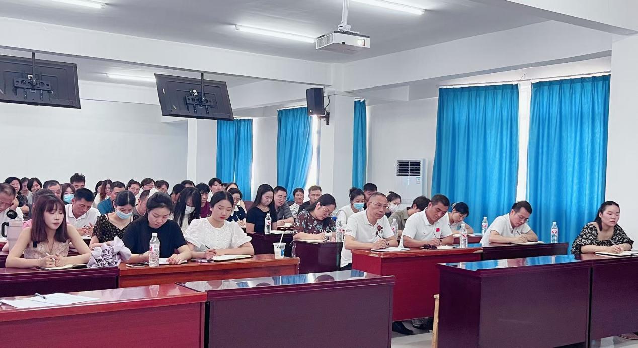 总结过往明方向，展望未来启新程 ——2026世界杯官网2024-2025学年教职工大会顺利召开