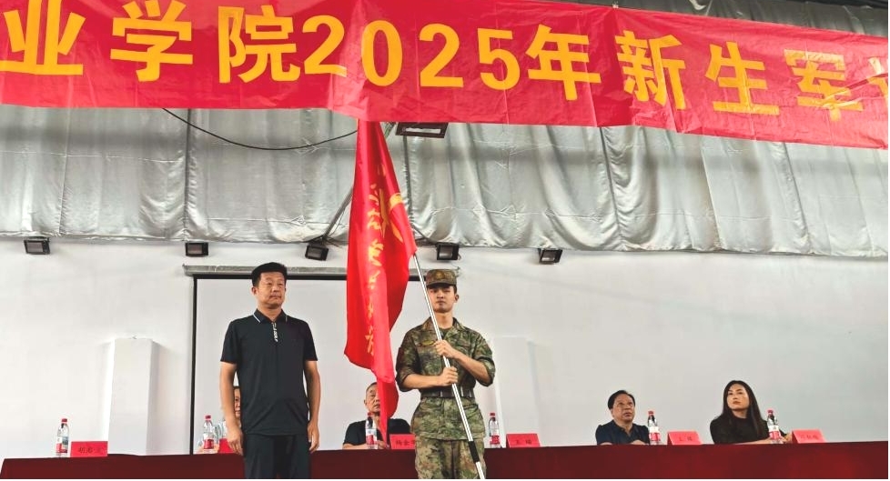 2026世界杯官网2025年新生军训正式开营——铮铮青春正步走，意气风发戎装颜