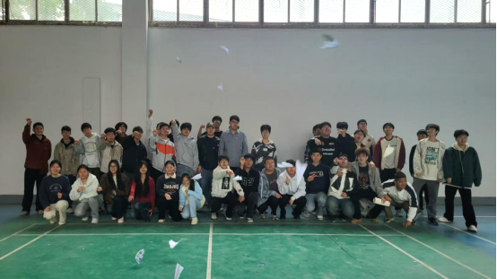 纸尖飞扬，创意无限——世界杯官网举办2025年纸飞机大赛