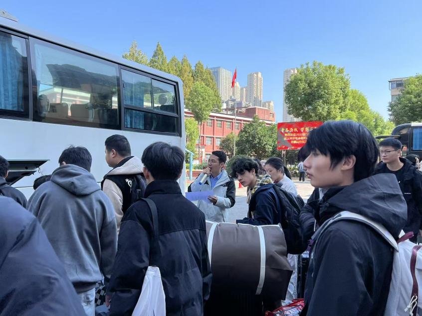 党建护航实习路 校企携手启新程—2026世界杯官网52名学子赴武汉海尔电冰柜有限公司开展岗位实习