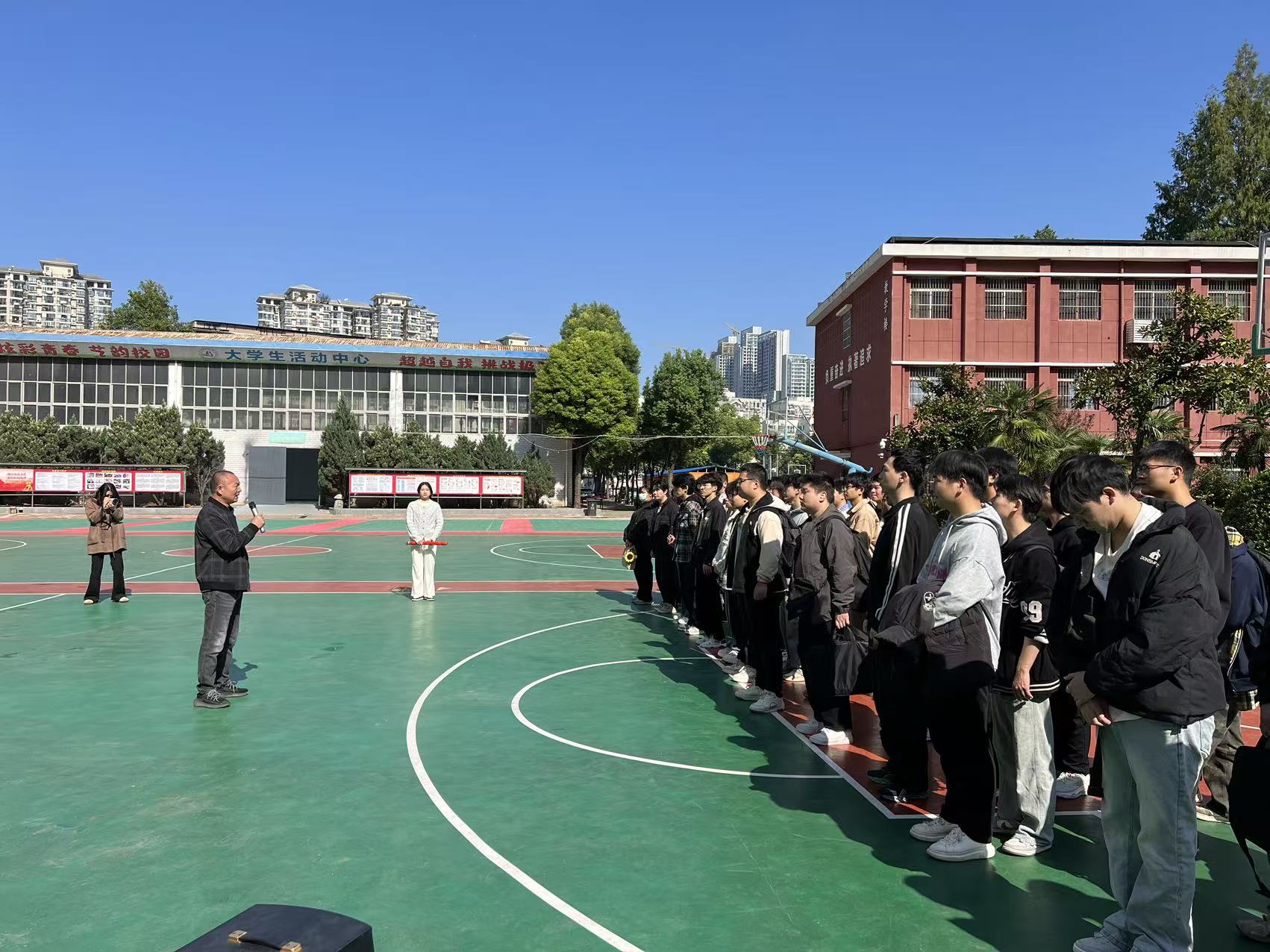 党建护航实习路 校企携手启新程—2026世界杯官网52名学子赴武汉海尔电冰柜有限公司开展岗位实习