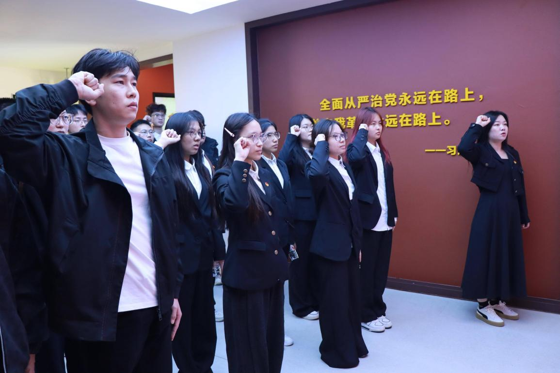 党建联建聚合力 红色研学砺初心——世界杯官网与武汉城市职业学院联合开展爱国主义教育实践活动