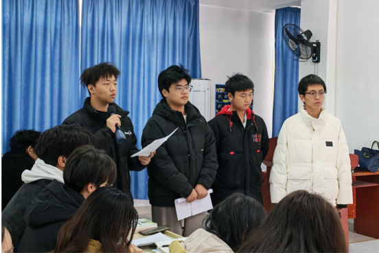 我校举办思政课辩论赛实践活动 ——“德”与“才”交锋，青春与思想同频共振