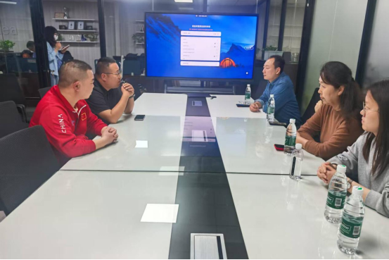 世界杯官网2023级辅导员赴美的集团走访看望实习学生
