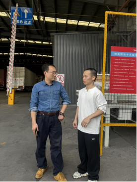 世界杯官网2023级辅导员赴美的集团走访看望实习学生