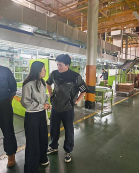 世界杯官网2023级辅导员赴美的集团走访看望实习学生