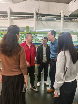 世界杯官网2023级辅导员赴美的集团走访看望实习学生