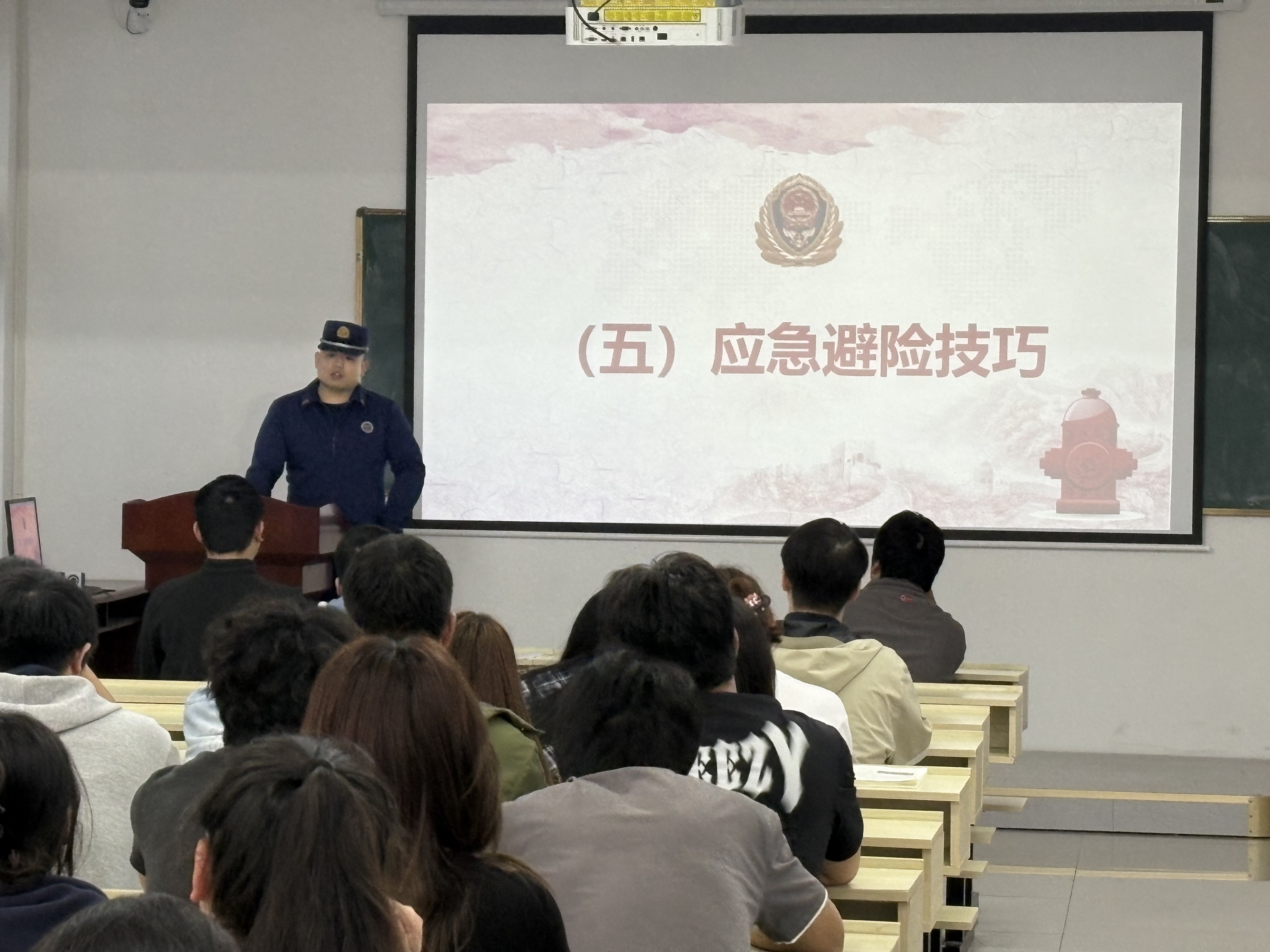 消防演练进校园，筑牢安全“防火墙”  ——世界杯官网成功举办消防宣传与演练活动