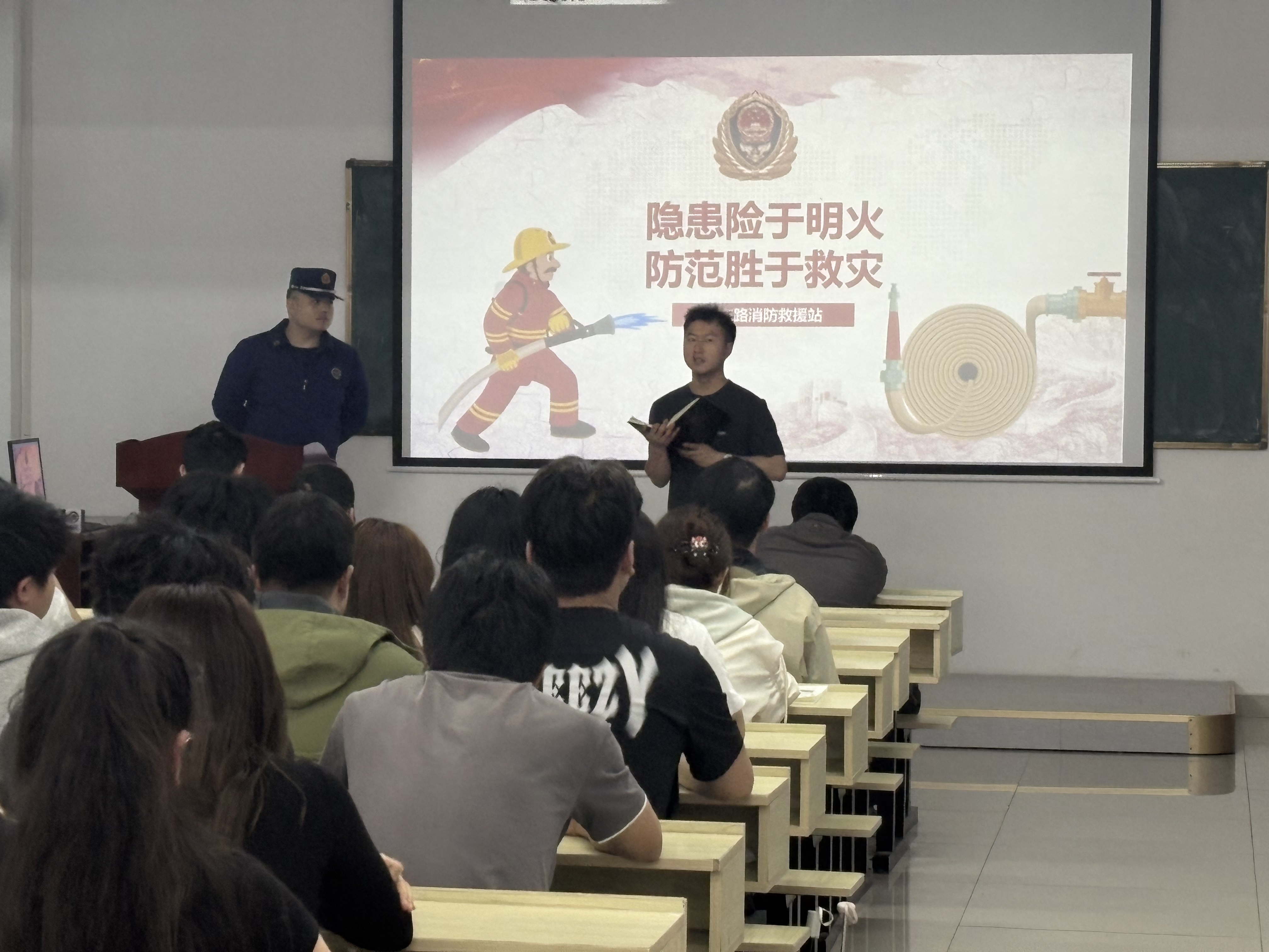 消防演练进校园，筑牢安全“防火墙”  ——世界杯官网成功举办消防宣传与演练活动
