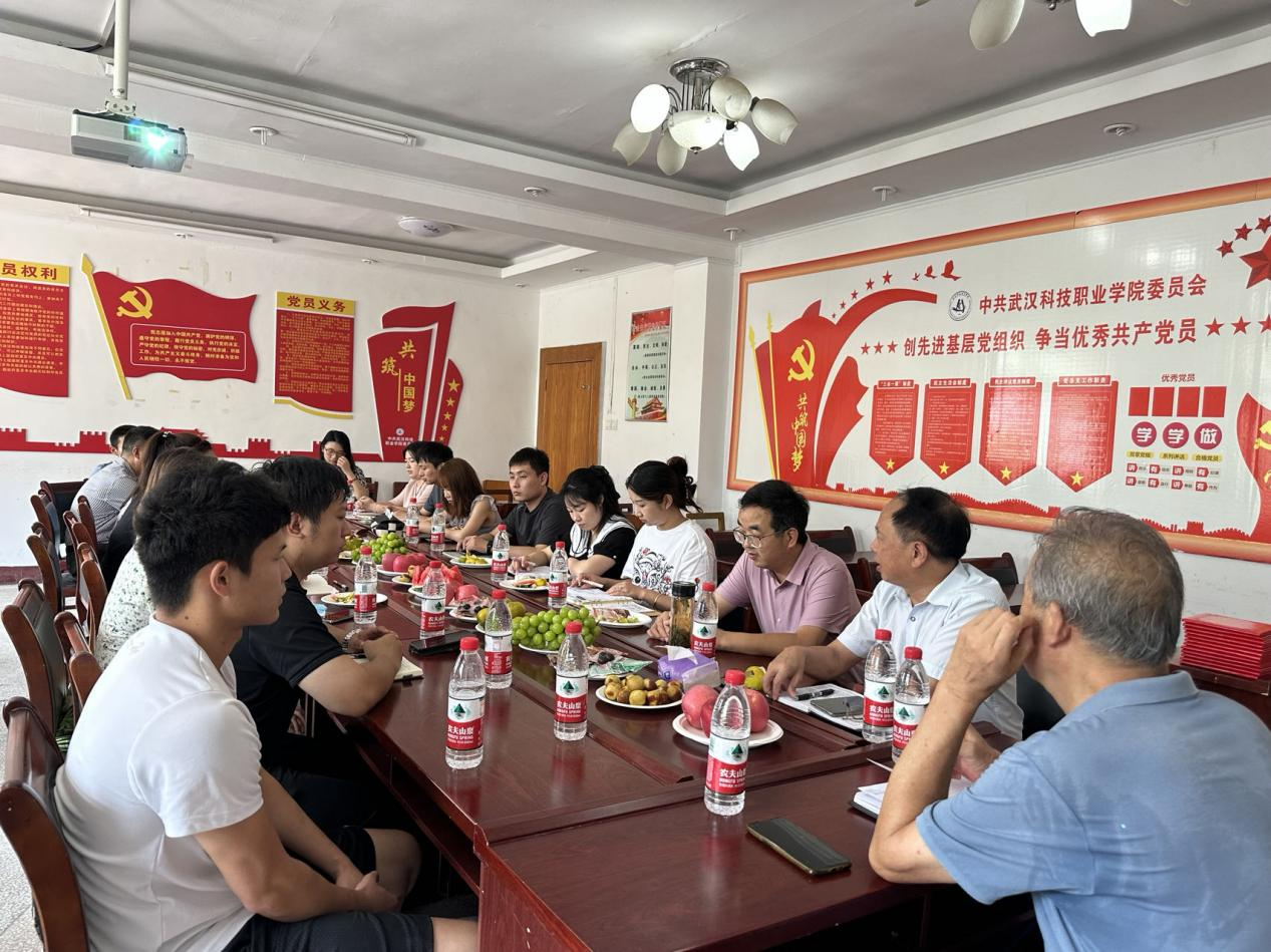 世界杯官网召开“躬耕教坛，强国有我”教师节座谈会