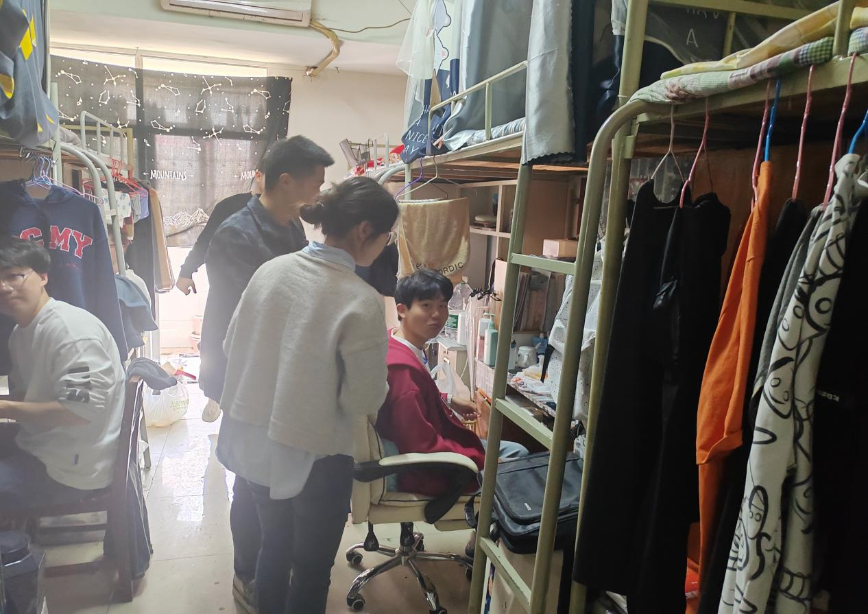 我校多部门联合入寝开展安全检查工作