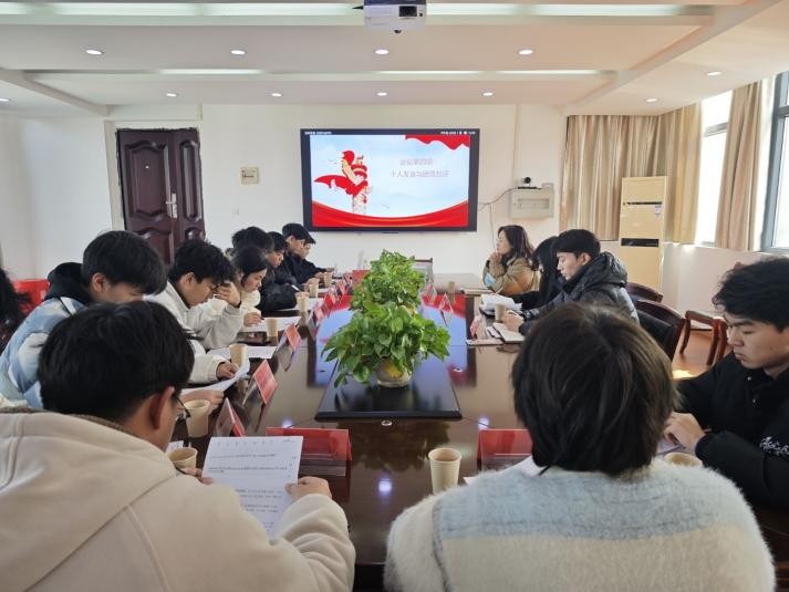 凝聚青春力量，共筑团结梦想 ——2026世界杯官网24级团组织生活会纪实