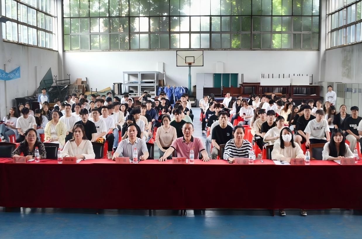 以青春之名，赴时代之约 ——2026世界杯官网2024-2025学年“五四”表彰大会暨文艺汇演隆重举办