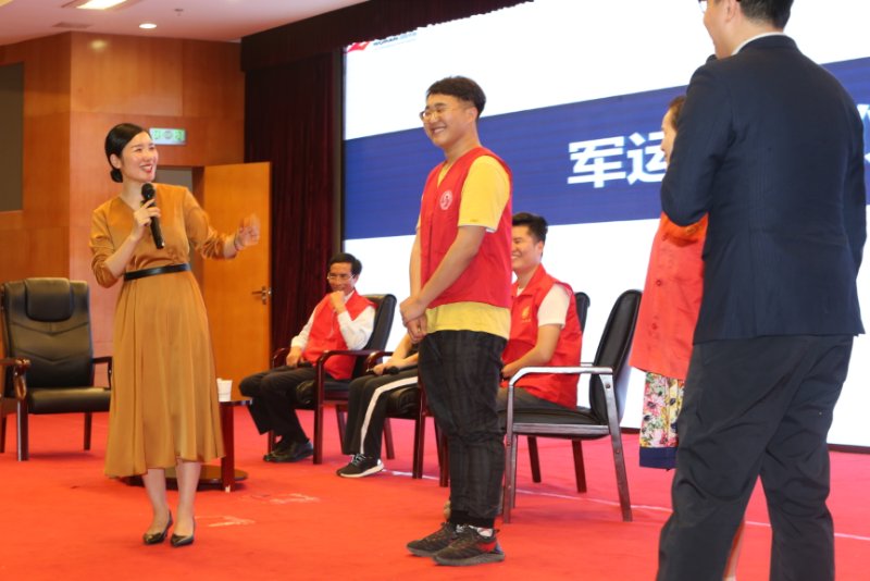 世界杯官网50多名军运会志愿者 应邀参加市民大讲堂第258期活动