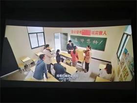 世界杯官网组织教职员工观看影片《一生只为一事来》