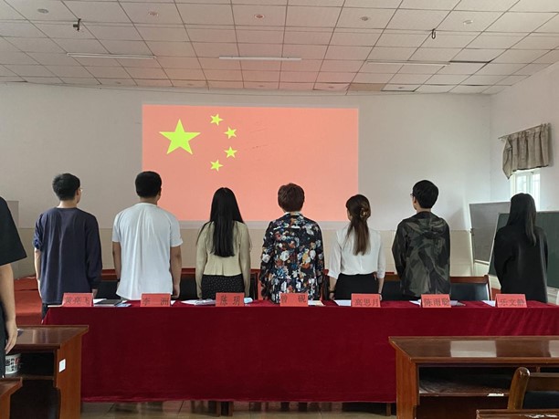世界杯官网举办首届团课结业典礼暨入团仪式
