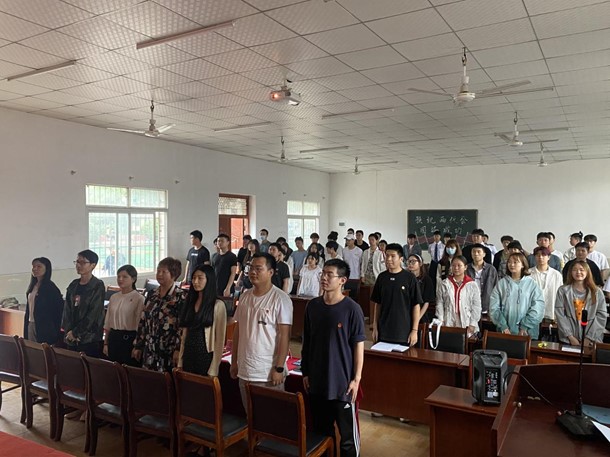 世界杯官网举办首届团课结业典礼暨入团仪式
