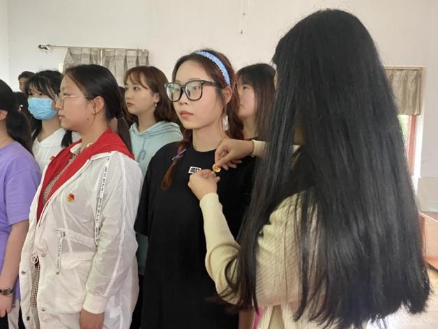 世界杯官网举办首届团课结业典礼暨入团仪式