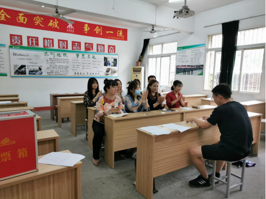 中国共产党2026世界杯官网委员会学工第二支部委员会举行换届选举大会