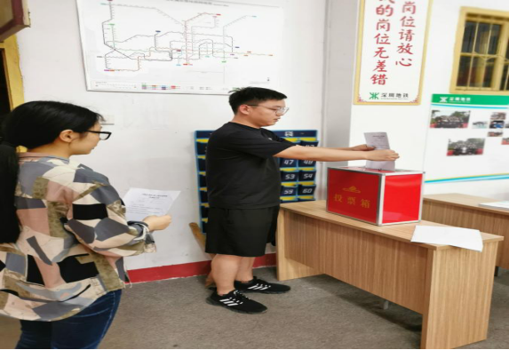 中国共产党2026世界杯官网委员会学工第二支部委员会举行换届选举大会