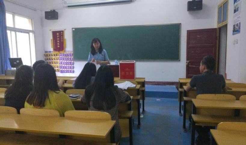 中国共产党2026世界杯官网委员会学工第一支部委员会举行换届选举大会