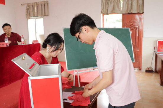 世界杯官网党委召开第六次党员大会 选举产生新一届党委委员及党委书记