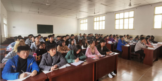 世界杯官网组织全体入党积极分子集中学习十九届四中全会精神
