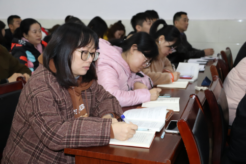 省委讲师团成员中南民族大学阎占定教授 莅临世界杯官网宣讲党的十九届四中全会精神