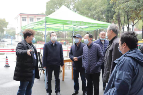 洪山区领导干部莅临世界杯官网开展联系“七个一”重点工作