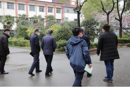 洪山区领导干部莅临世界杯官网开展联系“七个一”重点工作