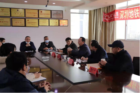 洪山区领导干部莅临世界杯官网开展联系“七个一”重点工作