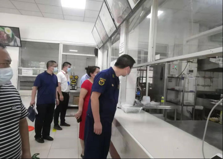 洪山区开学工作组评估工作专班莅临世界杯官网指导秋季开学工作