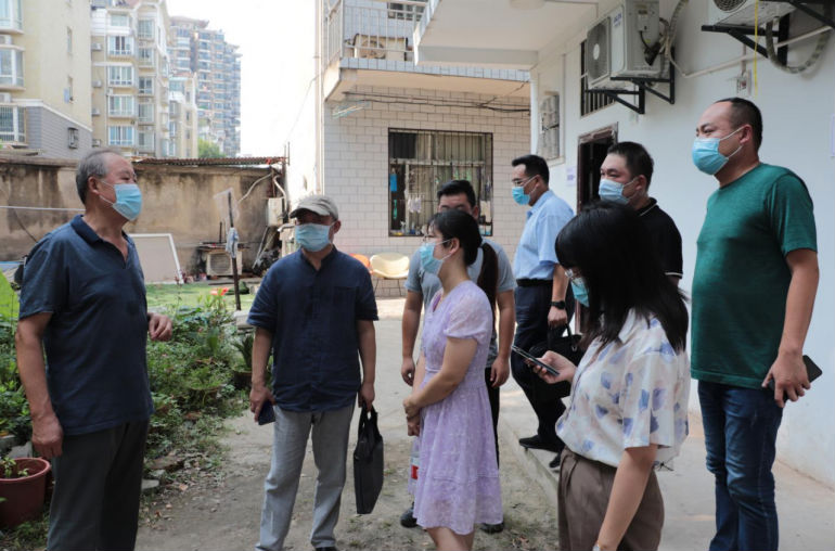 洪山区开学工作组评估工作专班莅临世界杯官网指导秋季开学工作