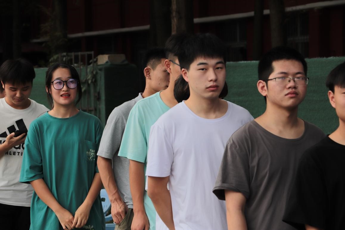 世界杯官网组织百余名学生参加杨园街道  团体无偿献血活动
