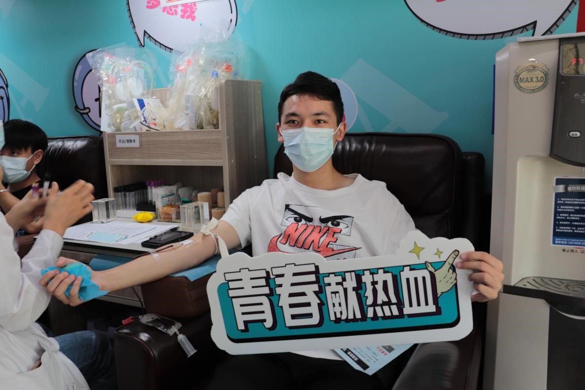 世界杯官网组织百余名学生参加杨园街道  团体无偿献血活动